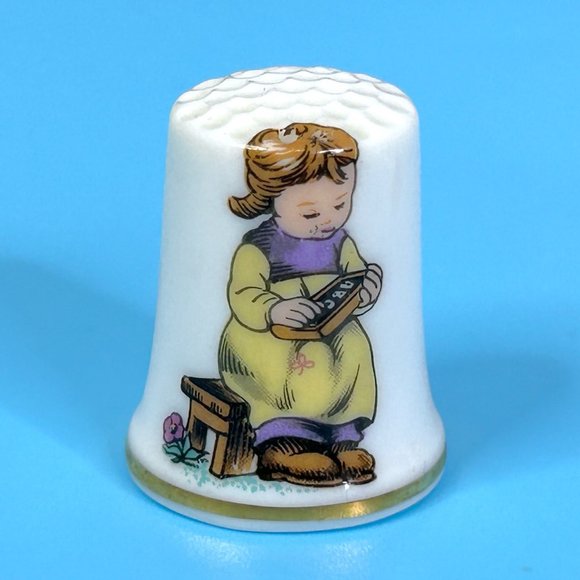 RARE Vintage Japan Collectible School Girl Gold‎ Trim Porcelain Thimble - Picture 1 of 4